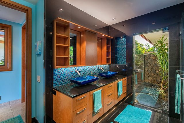 a view of an outdoor kitchen