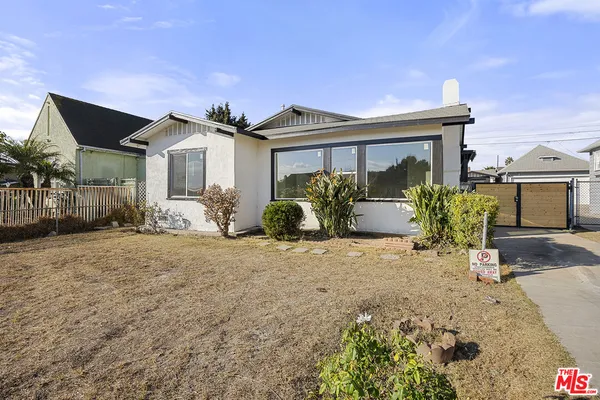 $4,900 | 5465 South Victoria Avenue, Los Angeles, CA 90043