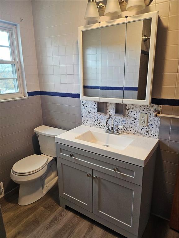 124 Clover Drive Monaca, PA 15061 - Photo 10 of 14 a bathroom with a sink and a toilet