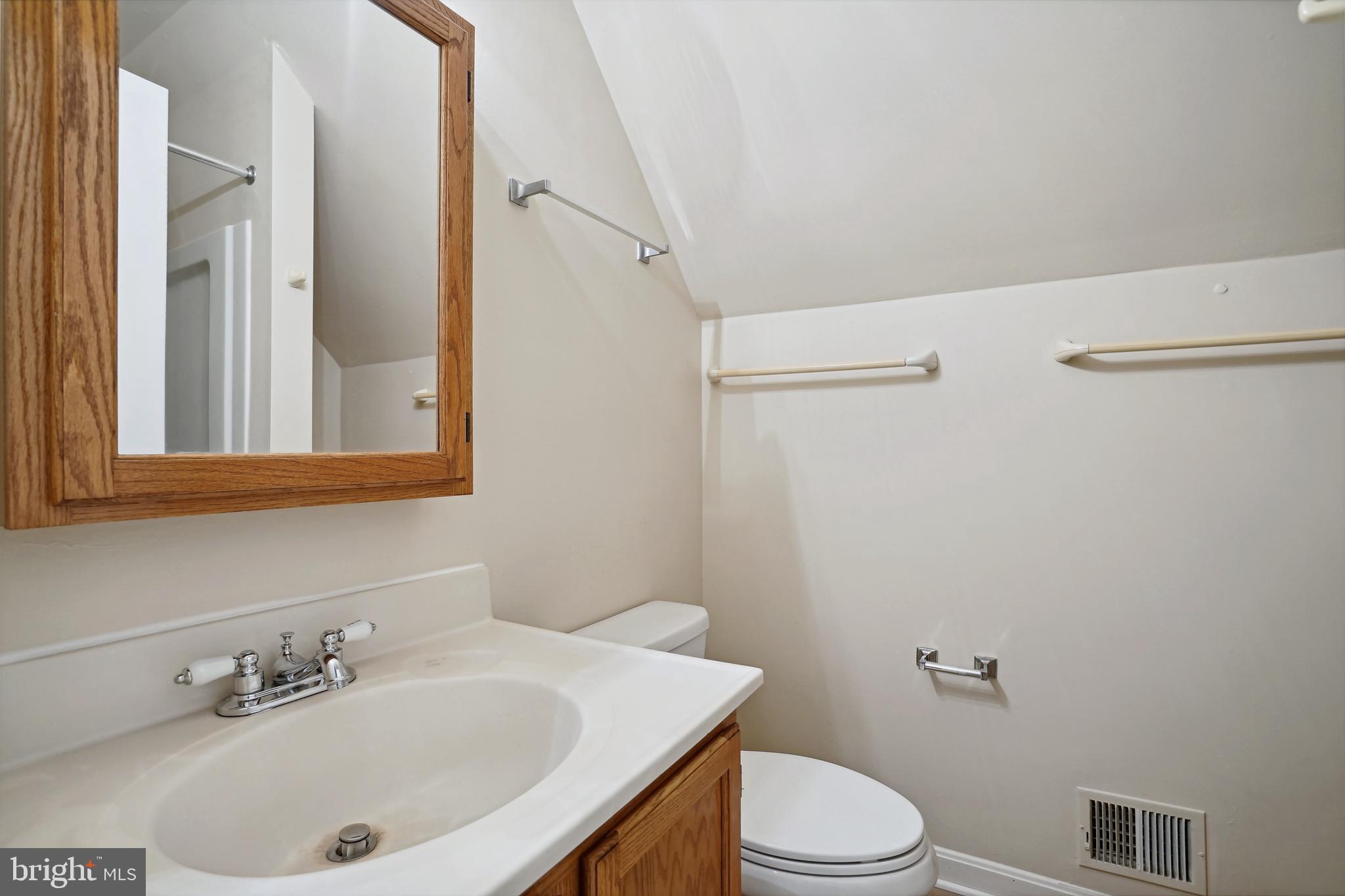 2023 Griffith Road Falls Church, VA 22043 - Photo 7 of 23 Upstairs Hallbath