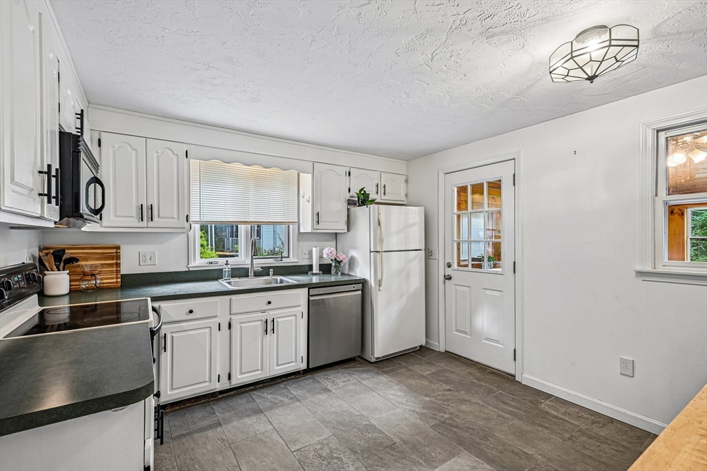 69 Gates Street Framingham, MA 01702 - Photo 10 of 36