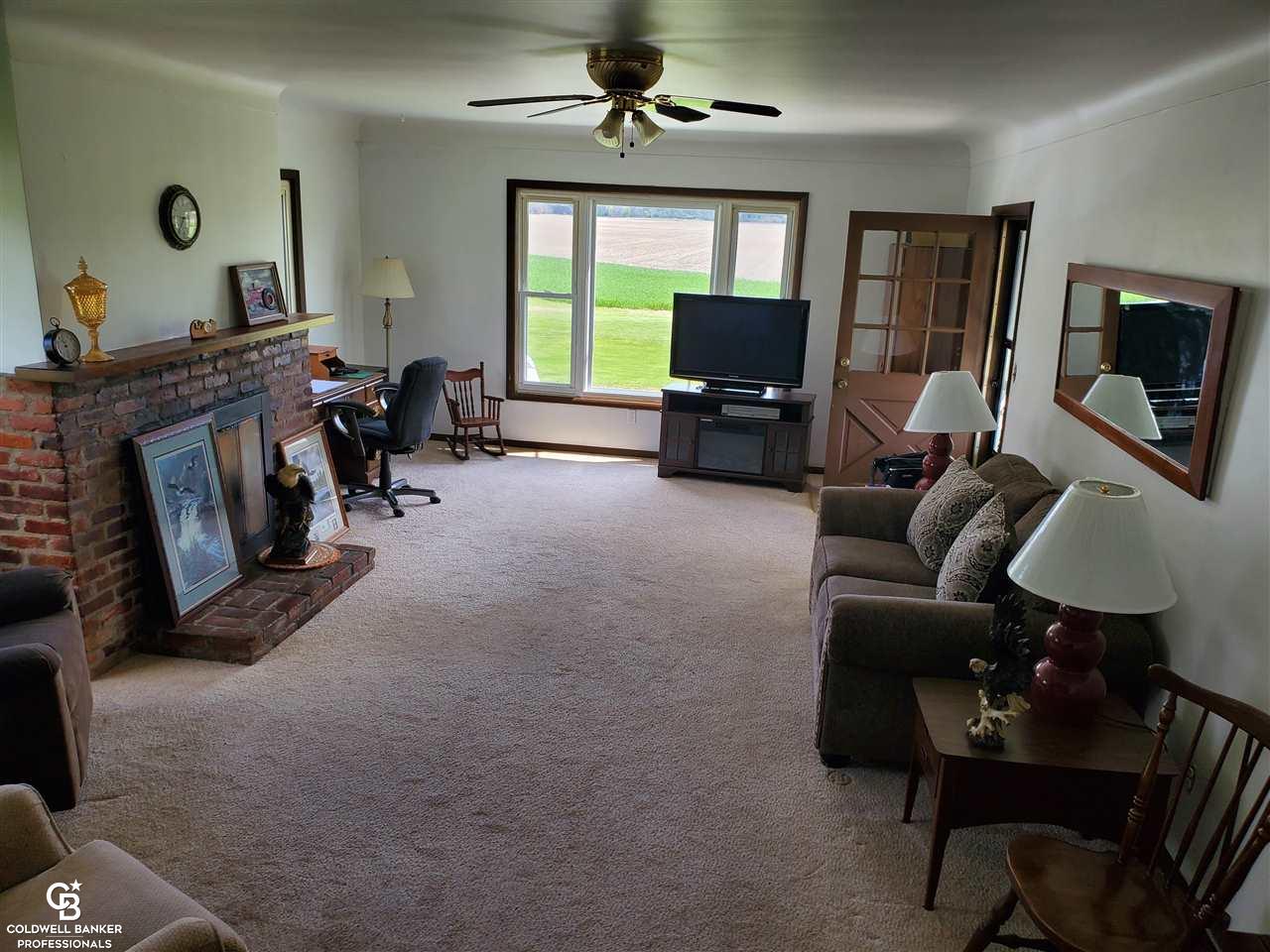 5370 State Road Fort Gratiot, MI 48059 - Photo 6 of 21 Family Room