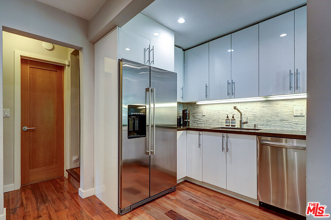 8326 Ridpath Drive Los Angeles, CA 90046 - Photo 25 of 43