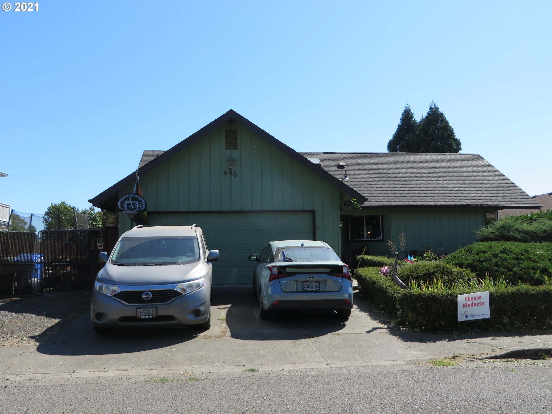 996 Berntzen Road Eugene, OR 97402 - Photo 1 of 31 Gallery Image 1