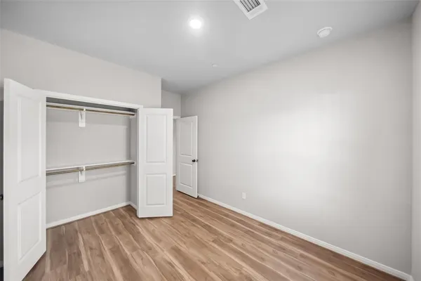 $1,895 | 800 North Thompson Street, Conroe, TX 77301