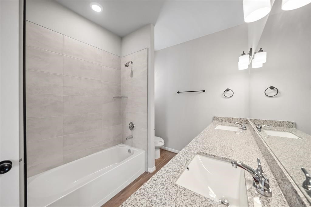 800 North Thompson Street Conroe, TX 77301 - Photo 22 of 25 a bathroom with a tub sink and mirror