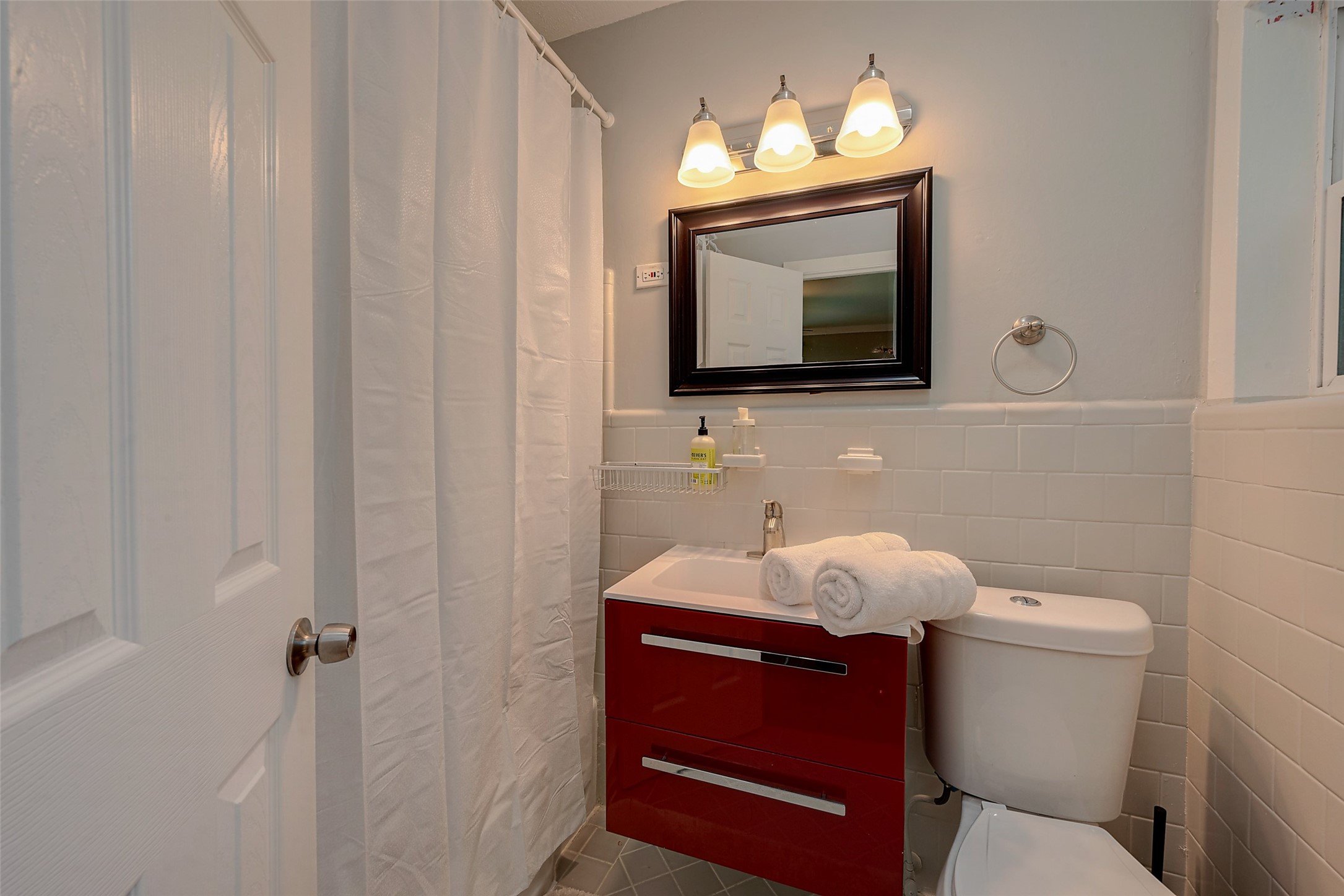 4005 Omeara Drive Houston, TX 77025 - Photo 39 of 49 a bathroom with a toilet sink and mirror