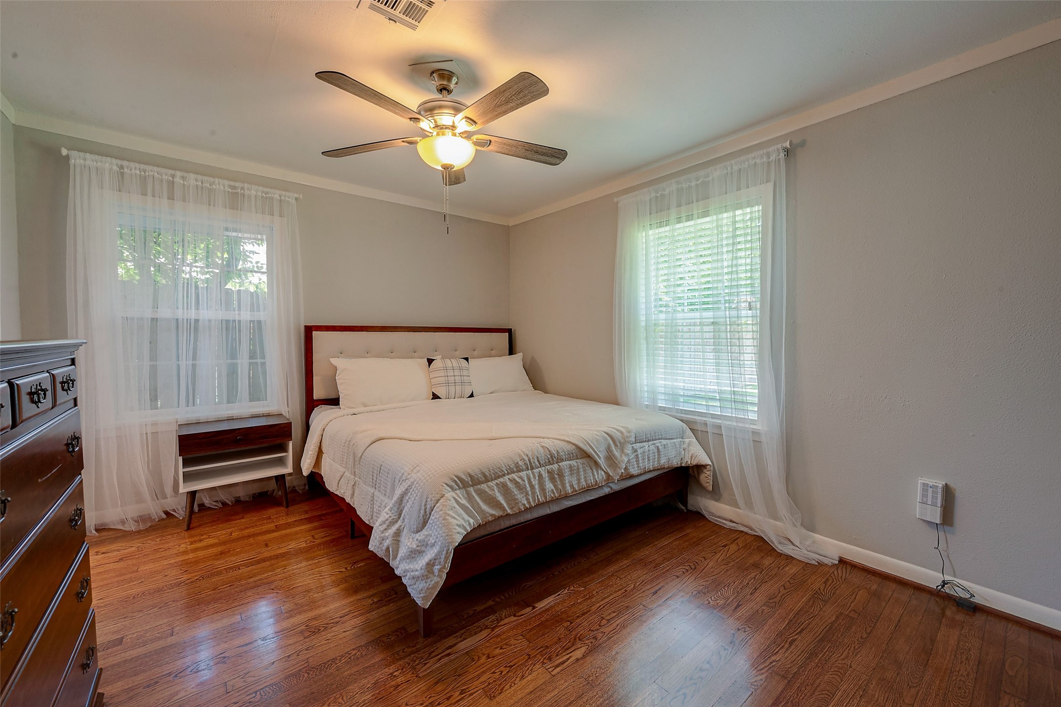 4005 Omeara Drive Houston, TX 77025 - Photo 40 of 49 a bedroom with a bed and a chandelier