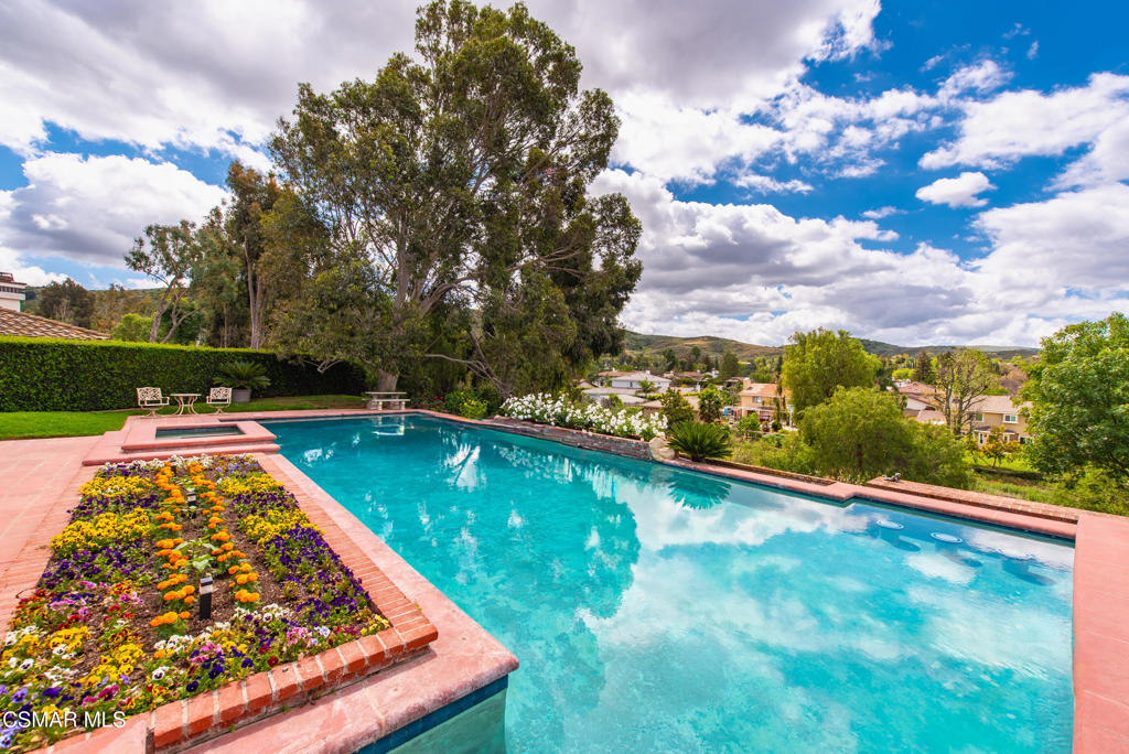 206 Rangely Court Simi Valley, CA 93065 - Photo 37 of 63 a view of swimming pool