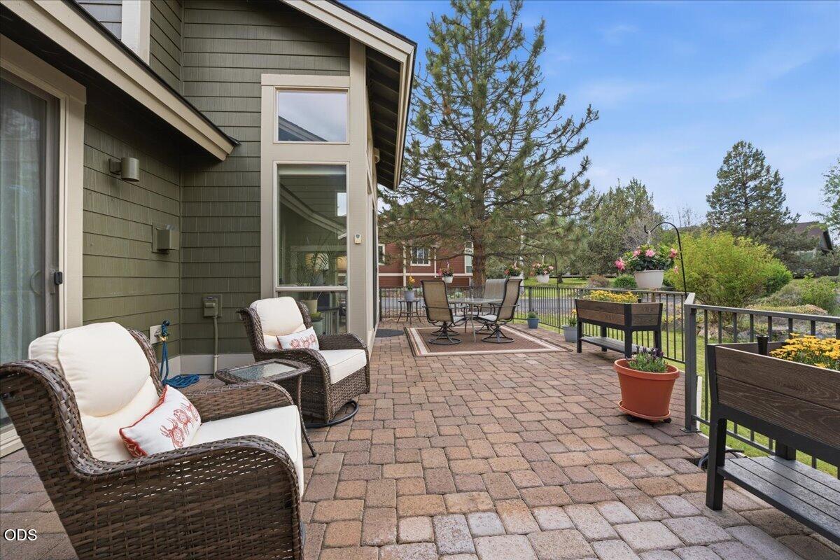 1354 Highland View Loop Redmond, OR 97756 - Photo 38 of 46
