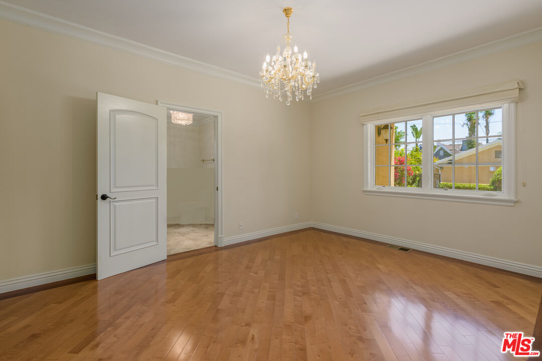 204 Foothill Road Beverly Hills, CA 90210 - Photo 22 of 33
