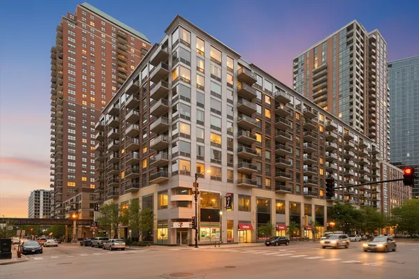 $2,750 | 1 East 8th Street, Unit 302, Chicago, IL 60605