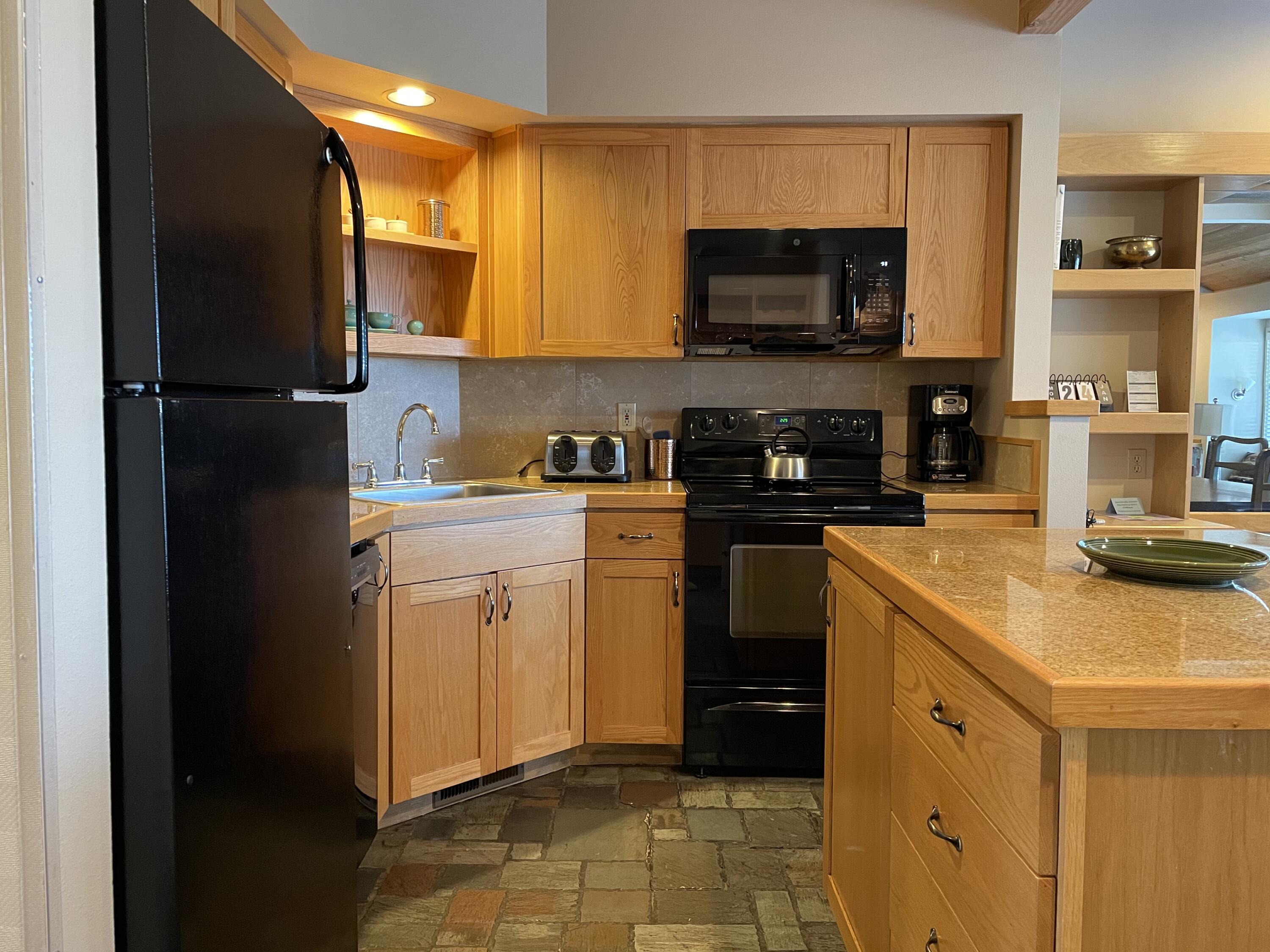 1836 Redtail Hawk Drive, Unit RV57A Redmond, OR 97756 - Photo 4 of 40 IMG_5860