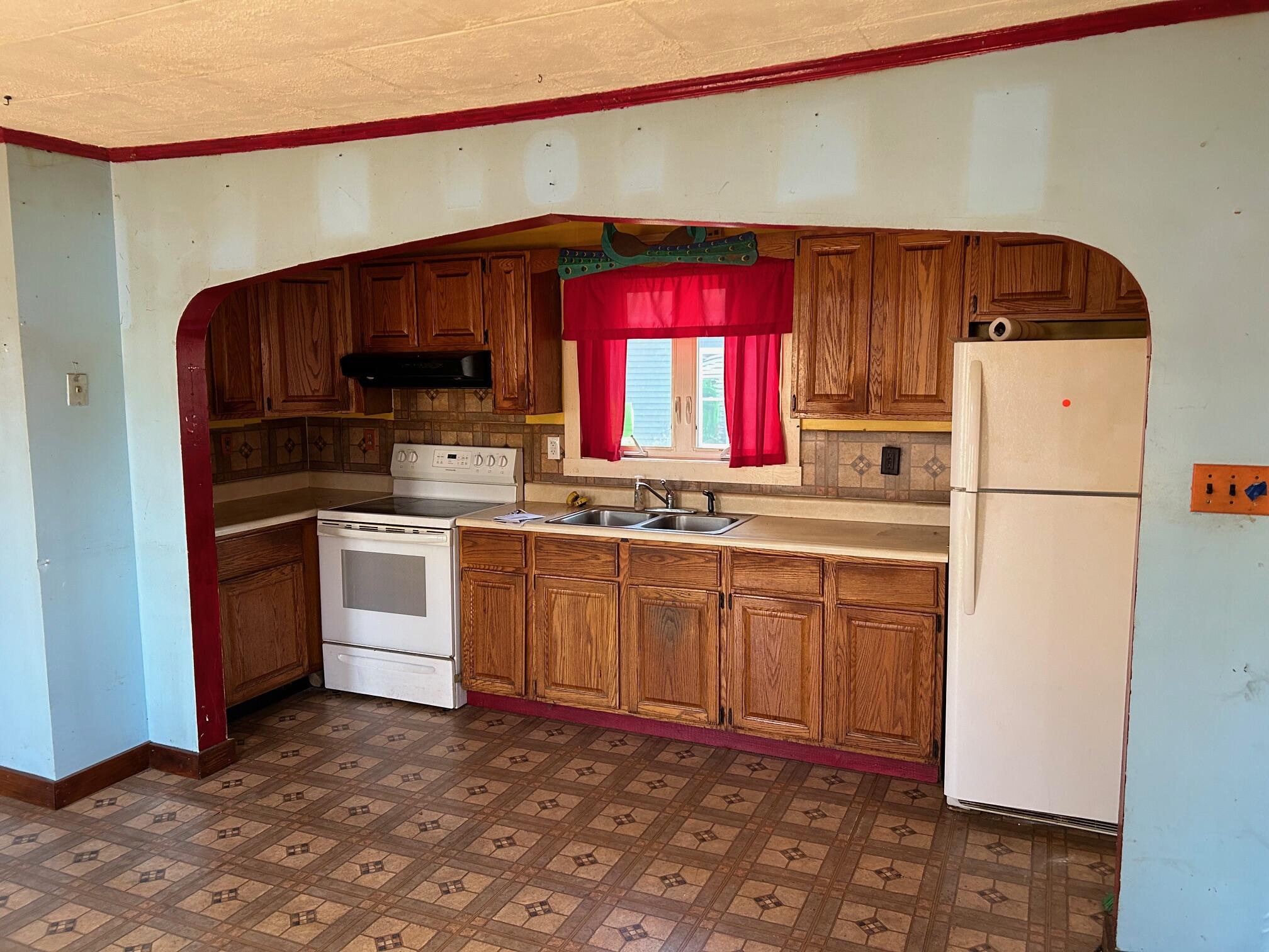 16 Proulx Court Springvale, ME 04083 - Photo 3 of 17 IMG_9893