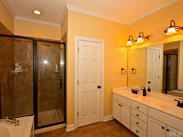 2804 Sunnystone Way Raleigh, NC 27613 - Photo 8 of 25 Master Bath/Spa