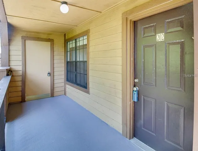 $1,300 | 415 Lakepointe Drive, Unit 202, Altamonte Springs, FL 32701