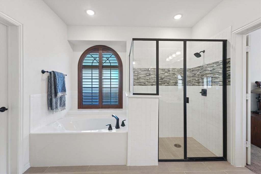 7720 Falcon Ridge Road Denton, TX 76208 - Photo 19 of 38 Modern tub and walk in shower