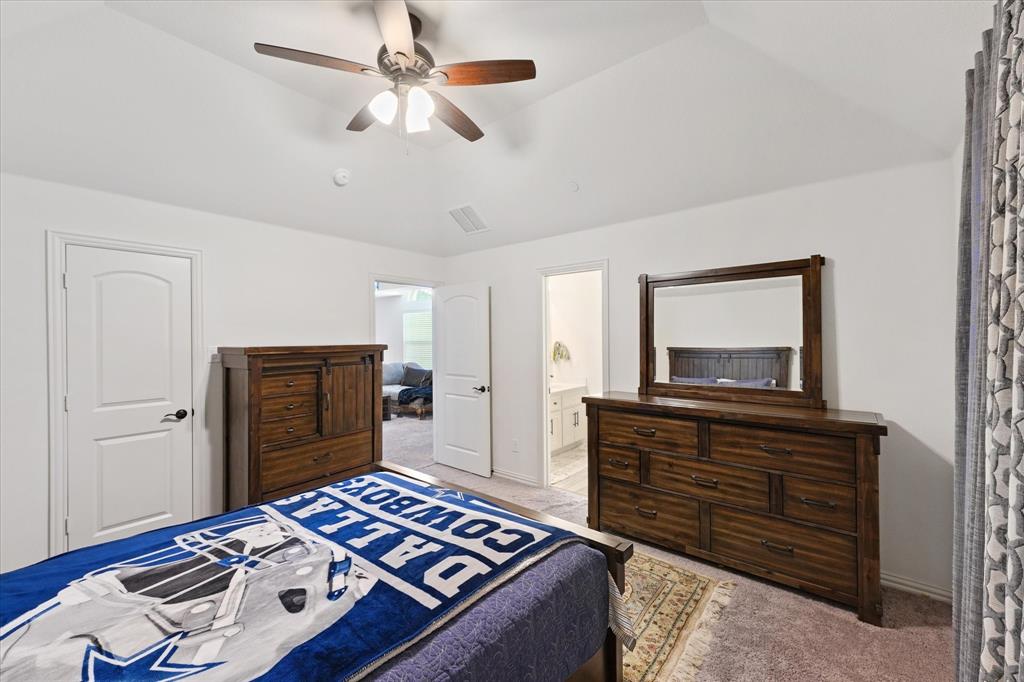 7720 Falcon Ridge Road Denton, TX 76208 - Photo 27 of 38 Secondary bedroom