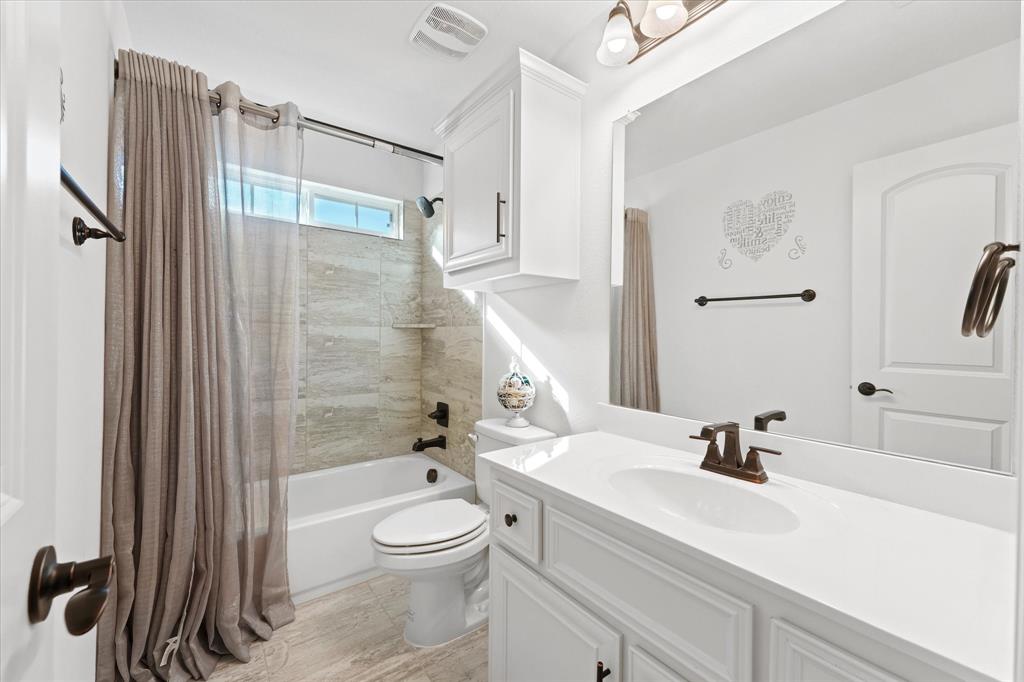 7720 Falcon Ridge Road Denton, TX 76208 - Photo 29 of 38 Secondary bathroom