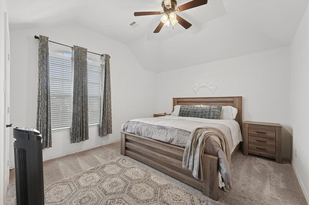 7720 Falcon Ridge Road Denton, TX 76208 - Photo 30 of 38 Secondary bedroom