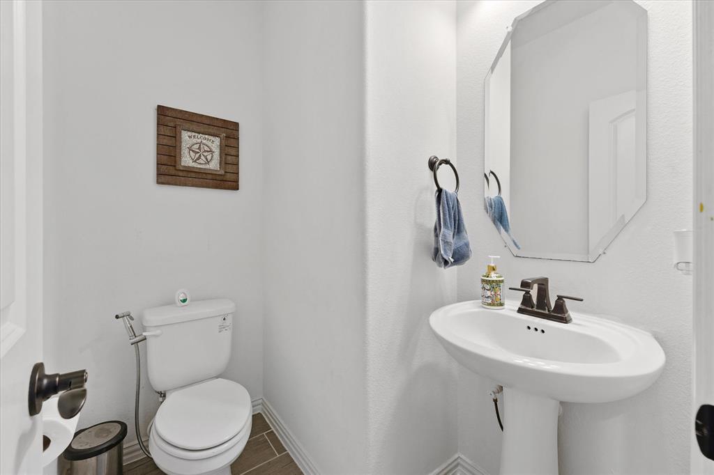 7720 Falcon Ridge Road Denton, TX 76208 - Photo 32 of 38 Downstairs half bath