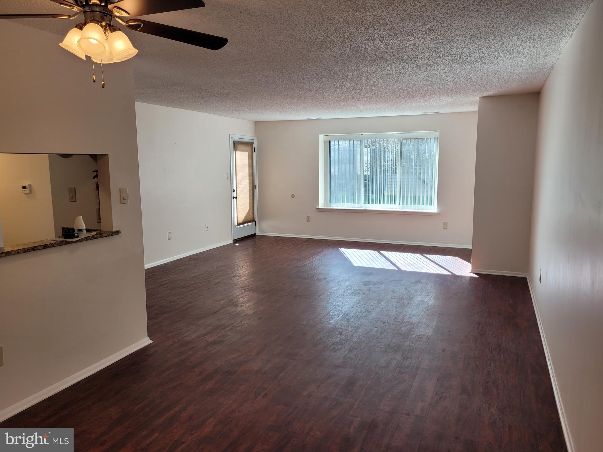 5002A Dunbarton Road Mount Laurel, NJ 08054 - Photo 4 of 16 Dining / Living Room