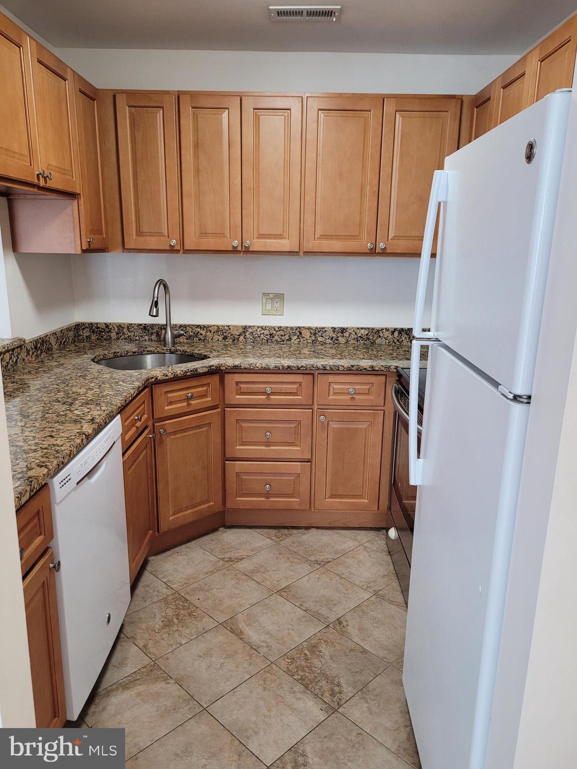 5002A Dunbarton Road Mount Laurel, NJ 08054 - Photo 6 of 16 Kitchen