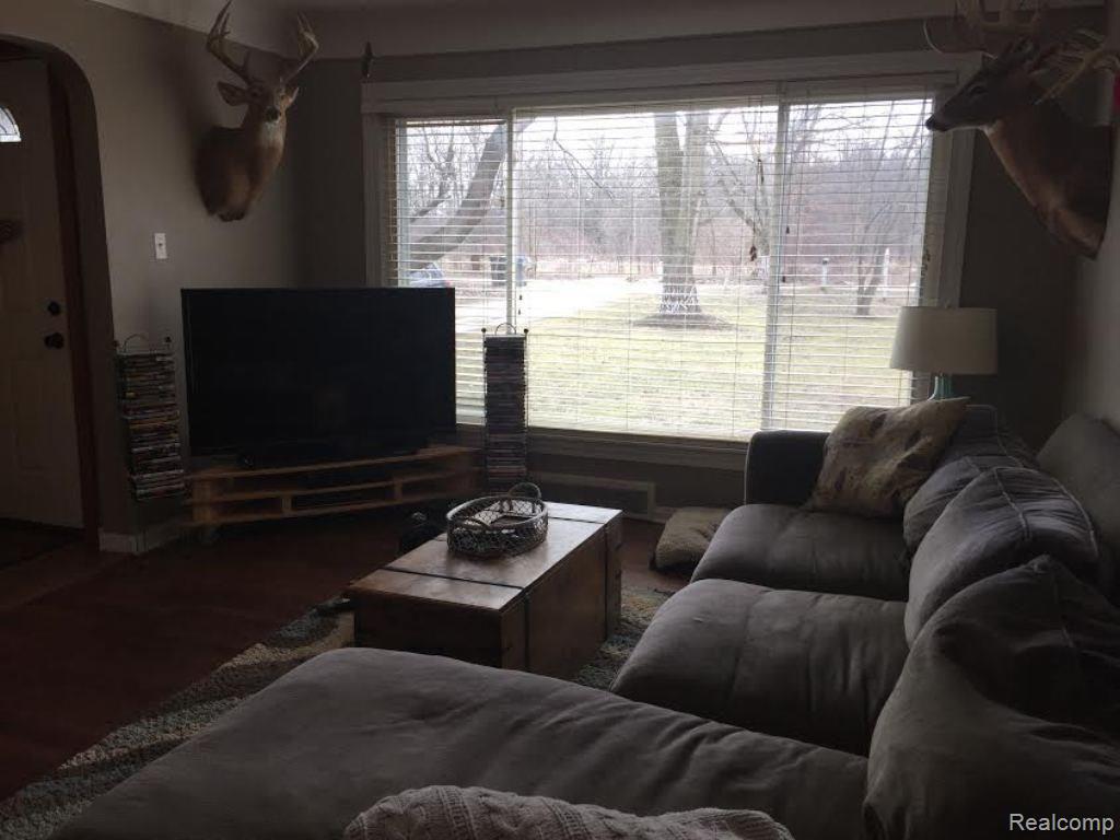 5085 Curdy Road Howell, MI 48855 - Photo 10 of 24 5085 Curdy 27.jpg