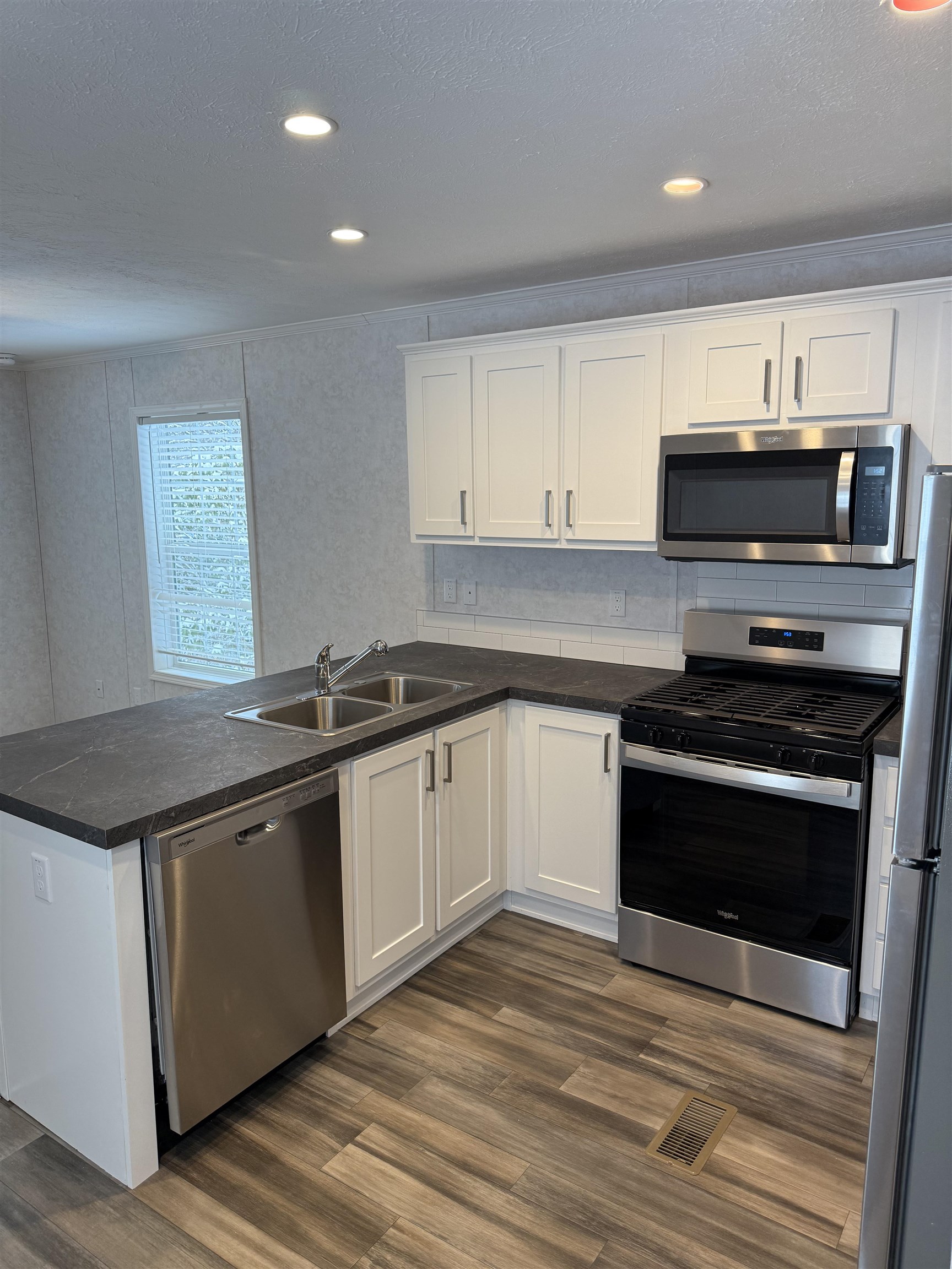 24 Pine Hill Road Tilton, NH 03276 - Photo 5 of 13