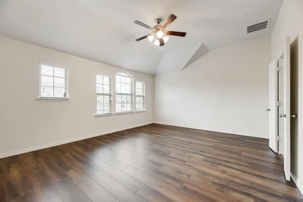 $2,500 | 2559 Sarah Lane, Lewisville, TX 75056