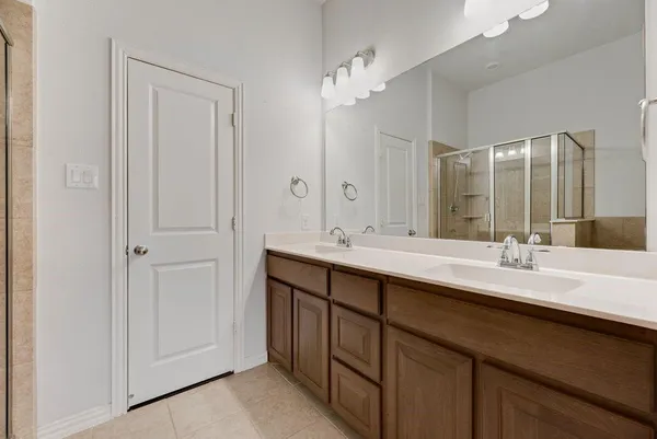 $2,500 | 2559 Sarah Lane, Lewisville, TX 75056