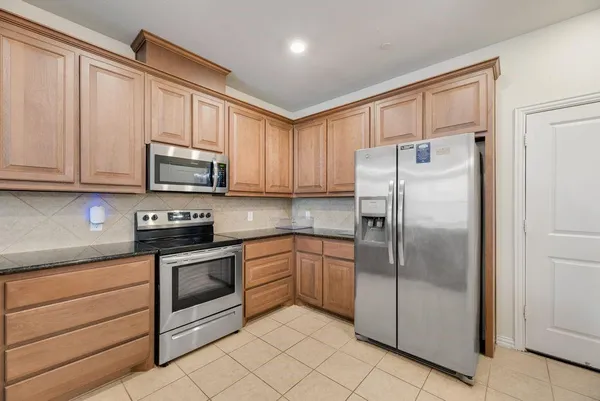 $2,500 | 2559 Sarah Lane, Lewisville, TX 75056