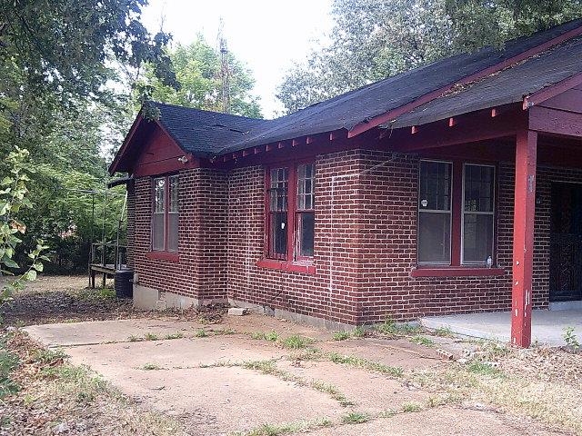 3172 Hoskins Road Memphis, TN 38111 - Photo 2 of 15 View of side of home featuring brick siding