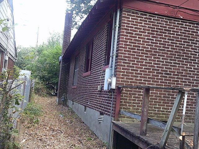 3172 Hoskins Road Memphis, TN 38111 - Photo 4 of 15 View of side of home with brick siding and crawl space