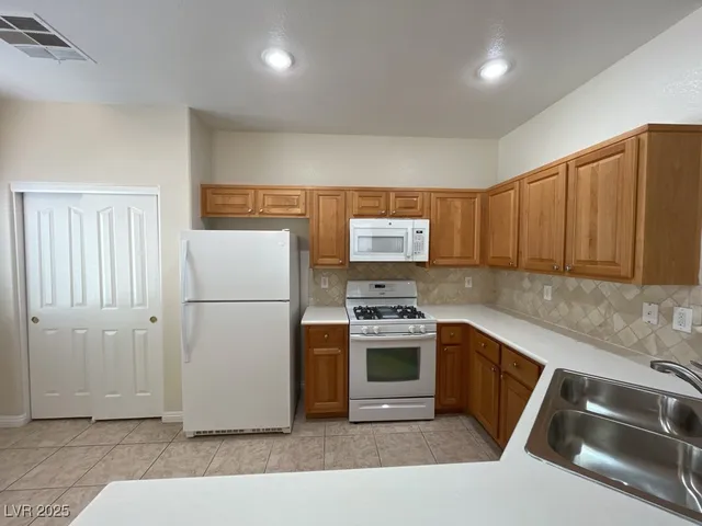 $1,913 | 1183 Garretts Bluff Way, Unit 102, Henderson, NV 89002