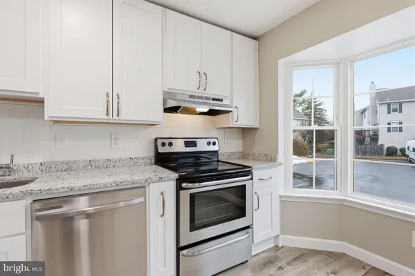 $439,900 | 13707 Autumn Vale Court, Unit 29E, Chantilly, VA 20151