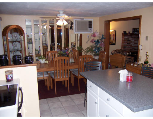 42 Robin Road Worcester, MA 01604 - Photo 8 of 9 Gallery Image 8