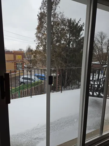 $2,000 | 6146 North Melvina Avenue, Unit 2, Chicago, IL 60646