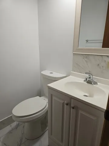 $2,000 | 6146 North Melvina Avenue, Unit 2, Chicago, IL 60646