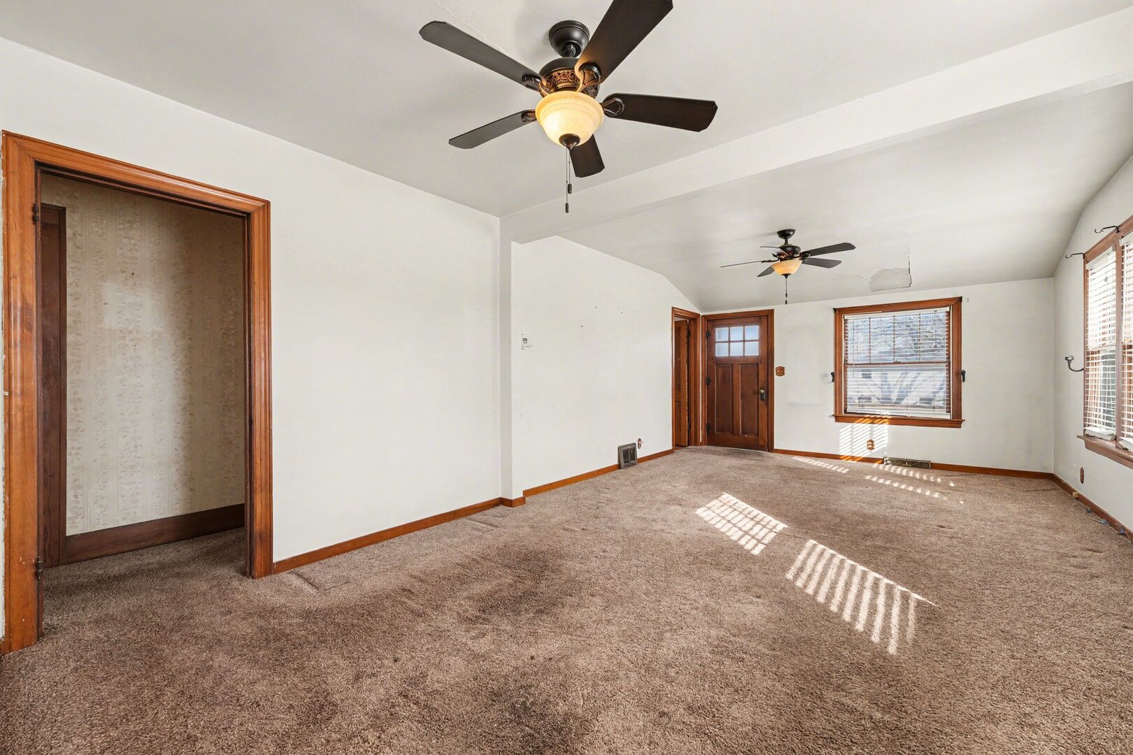 17858 Ridgewood Avenue Lansing, IL 60438 - Photo 5 of 20