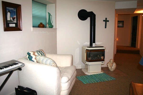 23 Highfield Road, Unit D Charlton, MA 01507 - Photo 12 of 24 a bedroom with a bed and a television