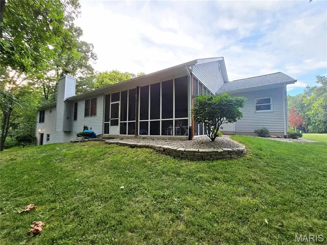 $325,000 | 1104 Redwing Court, Grafton, IL 62037