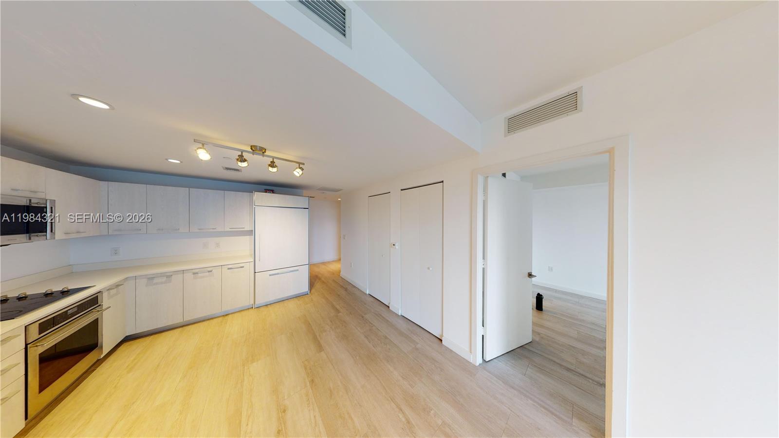 55 Southwest 9th Street, Unit 2010 Miami, FL 33130 - Photo 6 of 23