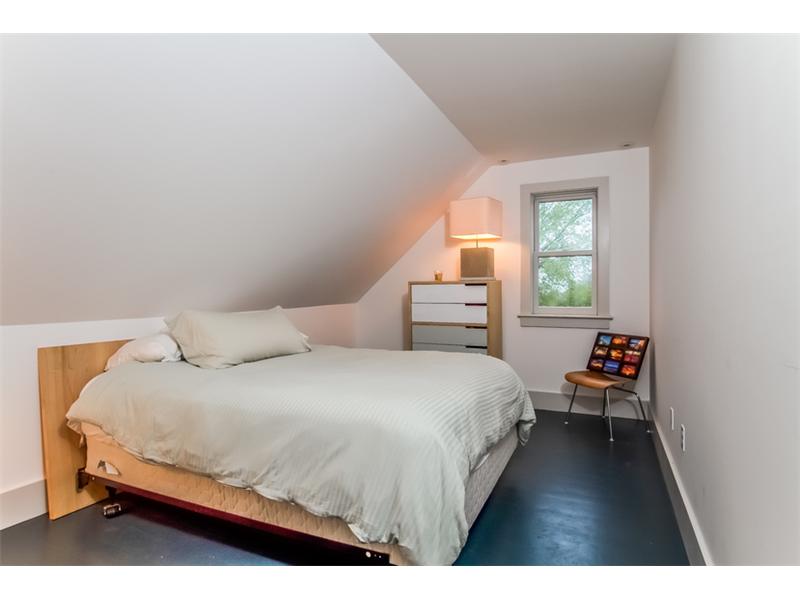 601 Beavertail Road Jamestown, RI 02835 - Photo 15 of 18 Bedroom. Third floor guest bedroom