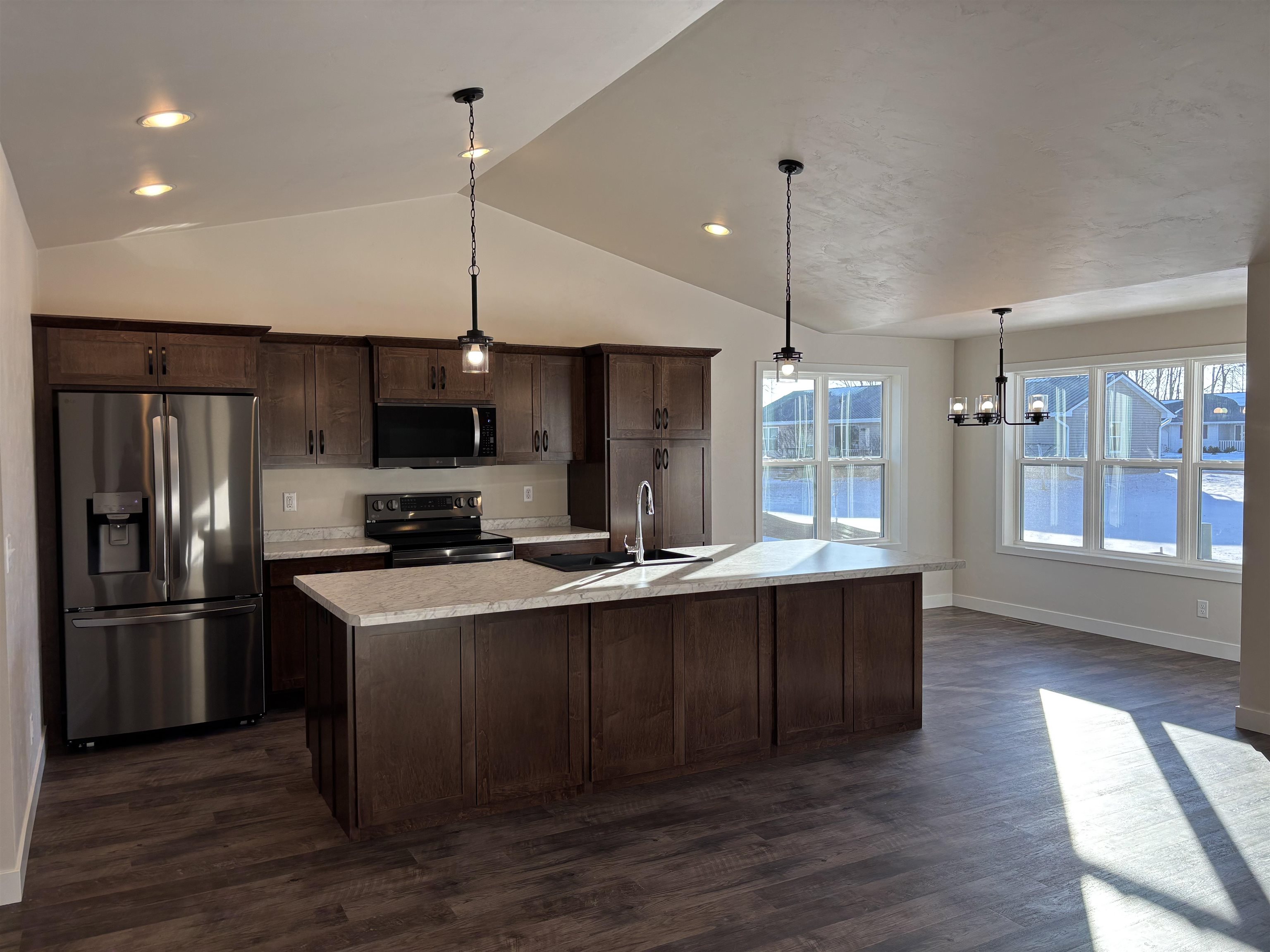 N3919 Wettering Way Kaukauna, WI 54130 - Photo 3 of 18