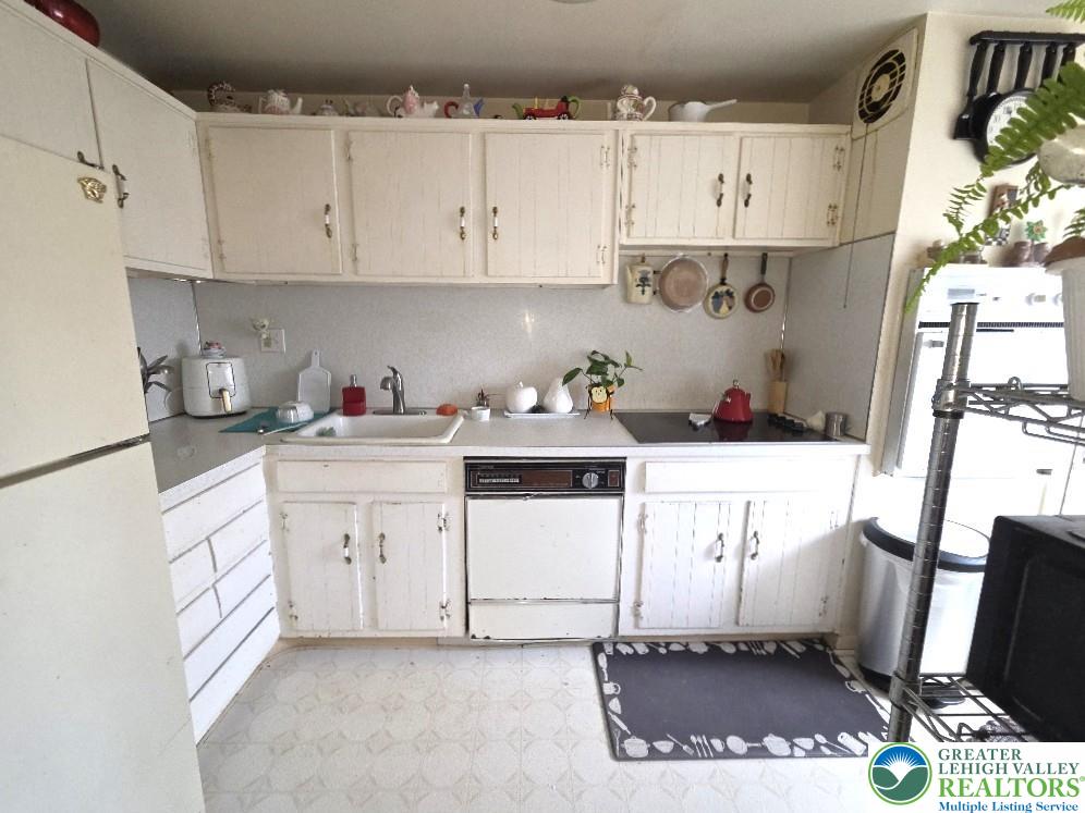 41 South 4th Street Allentown, PA 18102 - Photo 7 of 19 a kitchen with cabinets and window