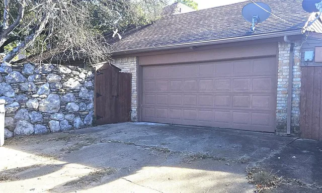a view of backyard of house