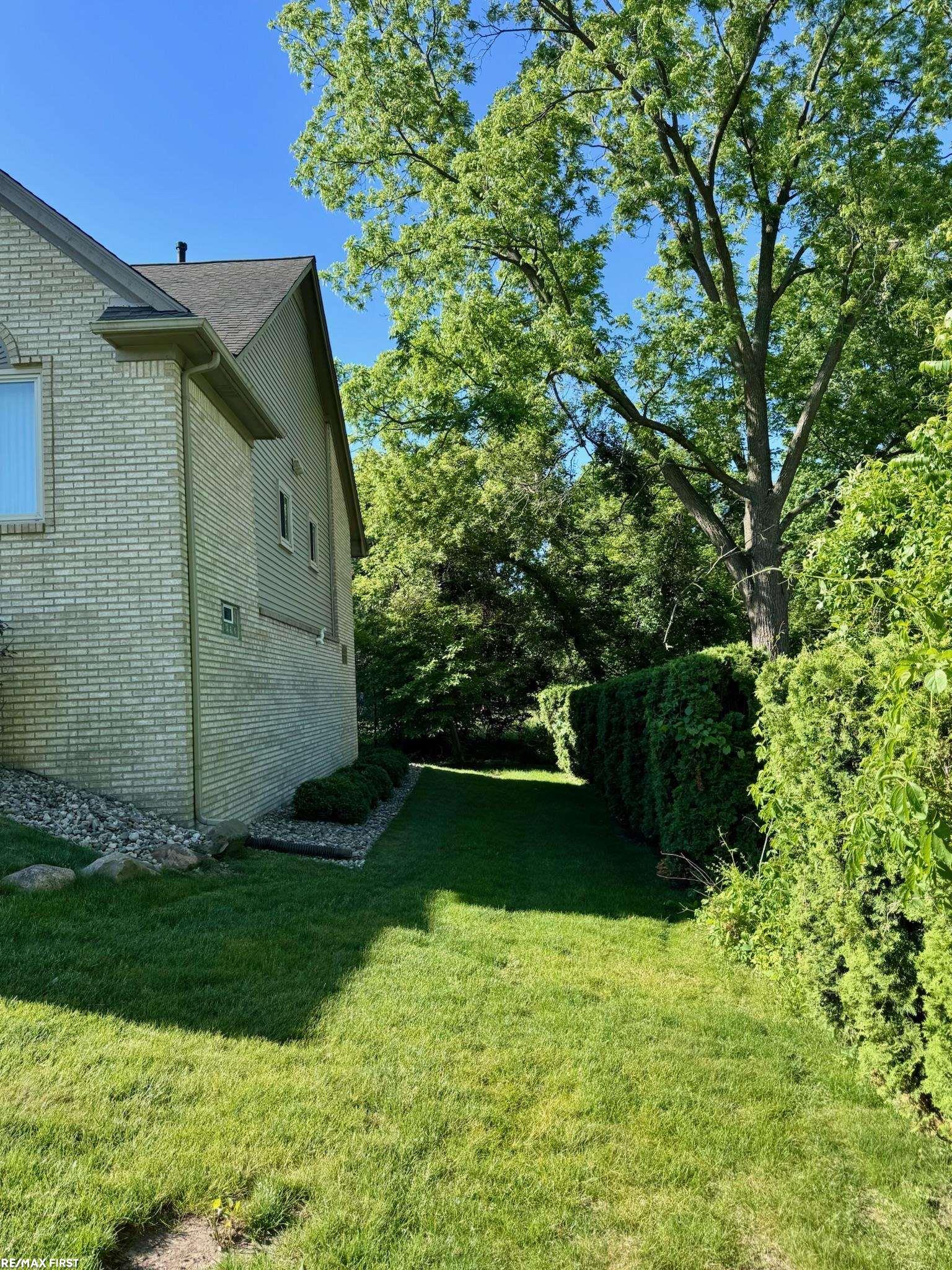 15330 Pebble Pointe Court Clinton Township, MI 48038 - Photo 28 of 33 50212419-FBEB0F7C-0A4F-41FE-9646-37EE010AAC8C.JPG