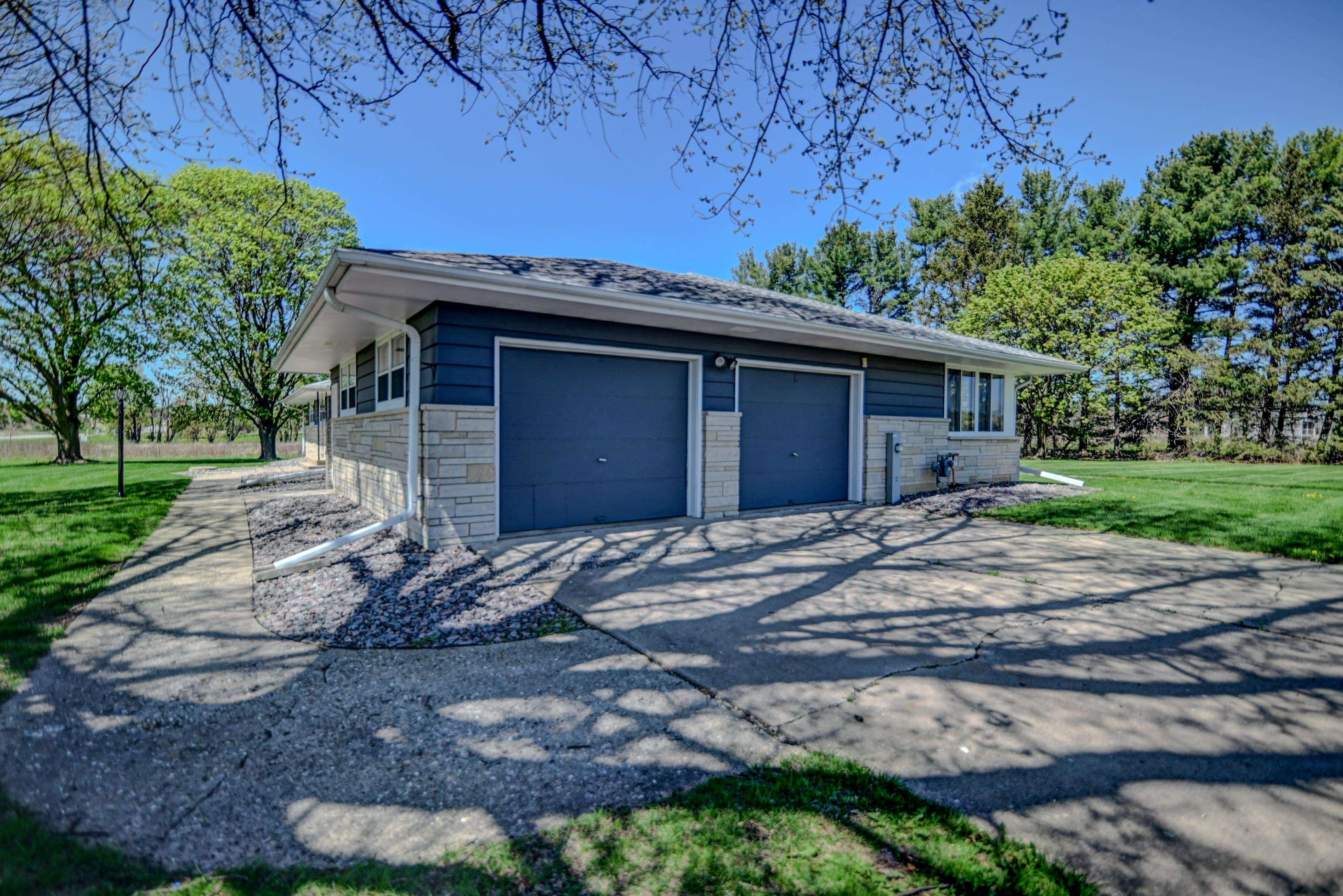 7628 West Mineral Point Road Verona, WI 53593 - Photo 3 of 75