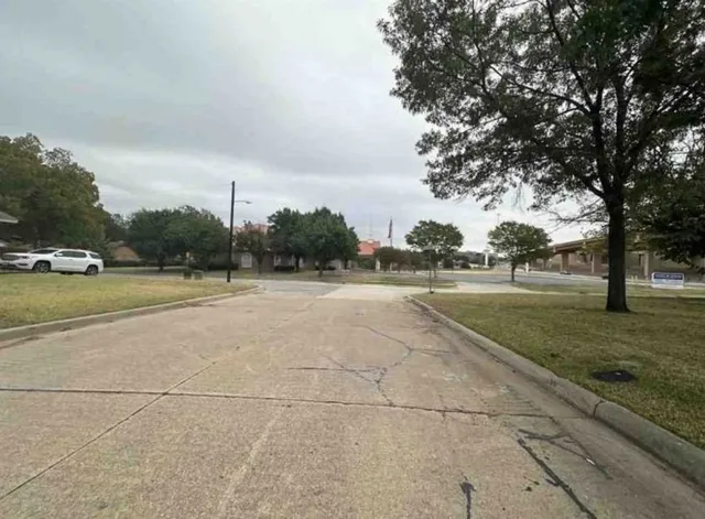 $220,500 | 916 Stratford Drive, Bedford, TX 76021